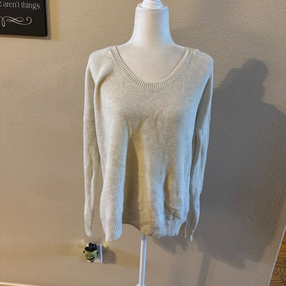 Women's NWT Gap Body Cream White Split Bottom Crew Neck Sweater Size XS MSRP 65 - Picture 1 of 5